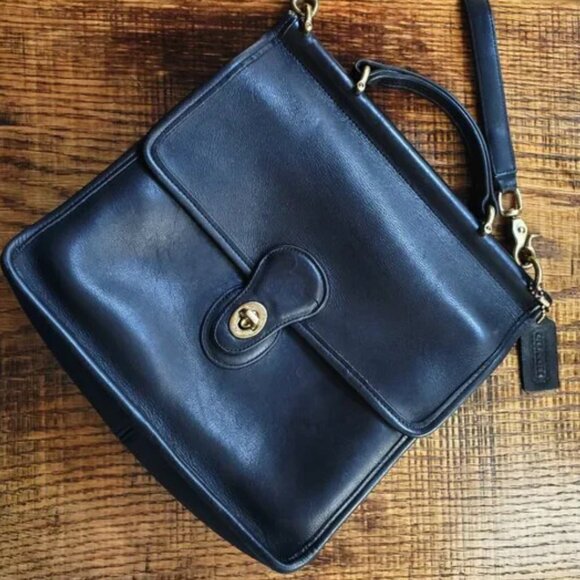 Authentic Coach 9927 Black Glove Leather Willis Station Crossbody Shoulder Bag - Picture 1 of 9
